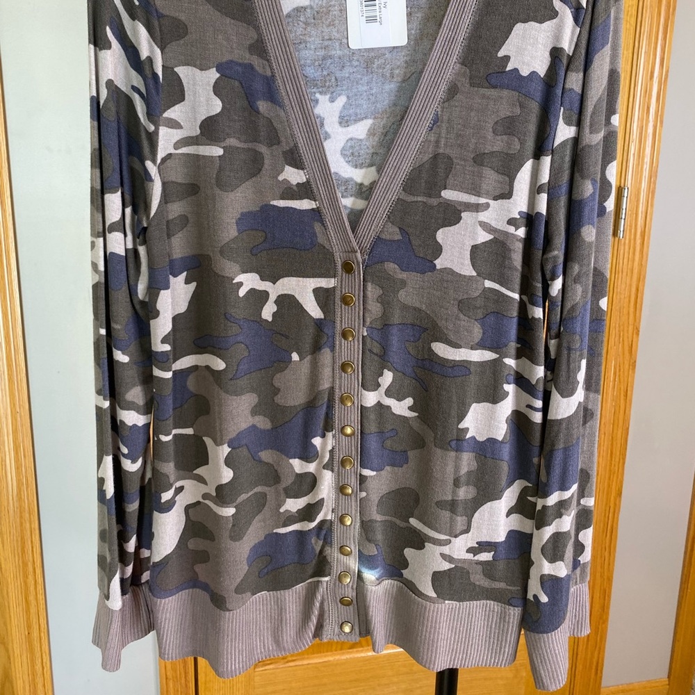 Boutique camo print button down cardigan NWT